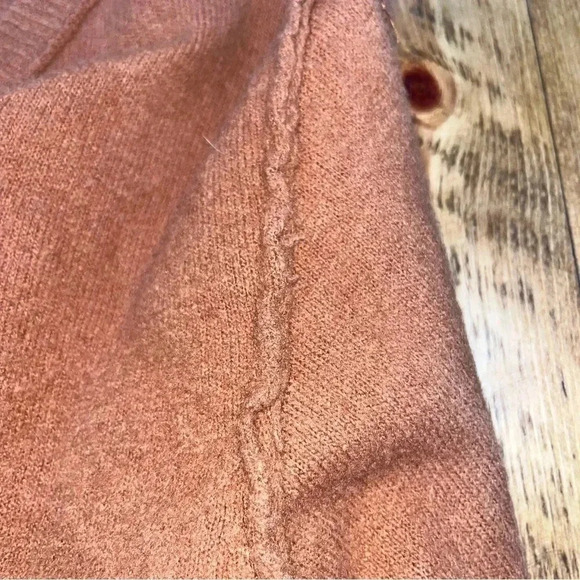 Wishlist reverse hem v- neck neutral brown sweater - Picture 8 of 9